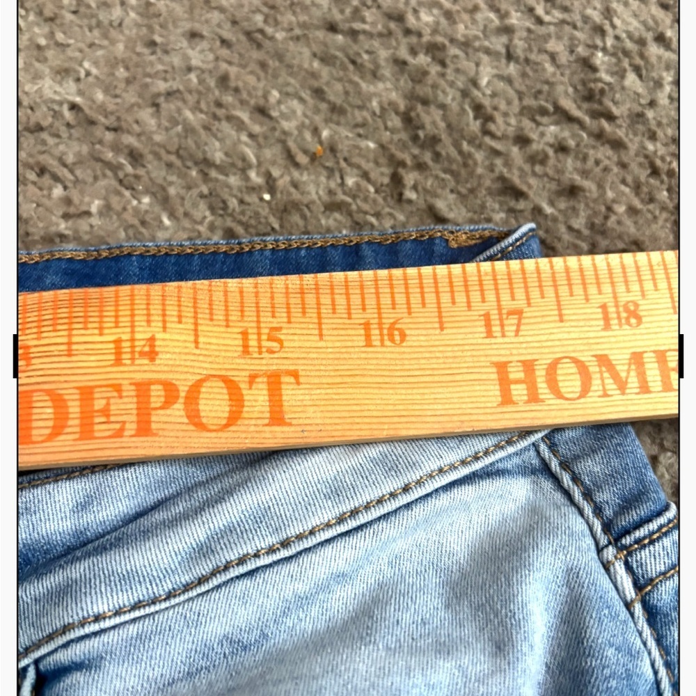 Disclosure Light Blue Relaxed Jeans- See pics for true color. - Picture 4 of 10
